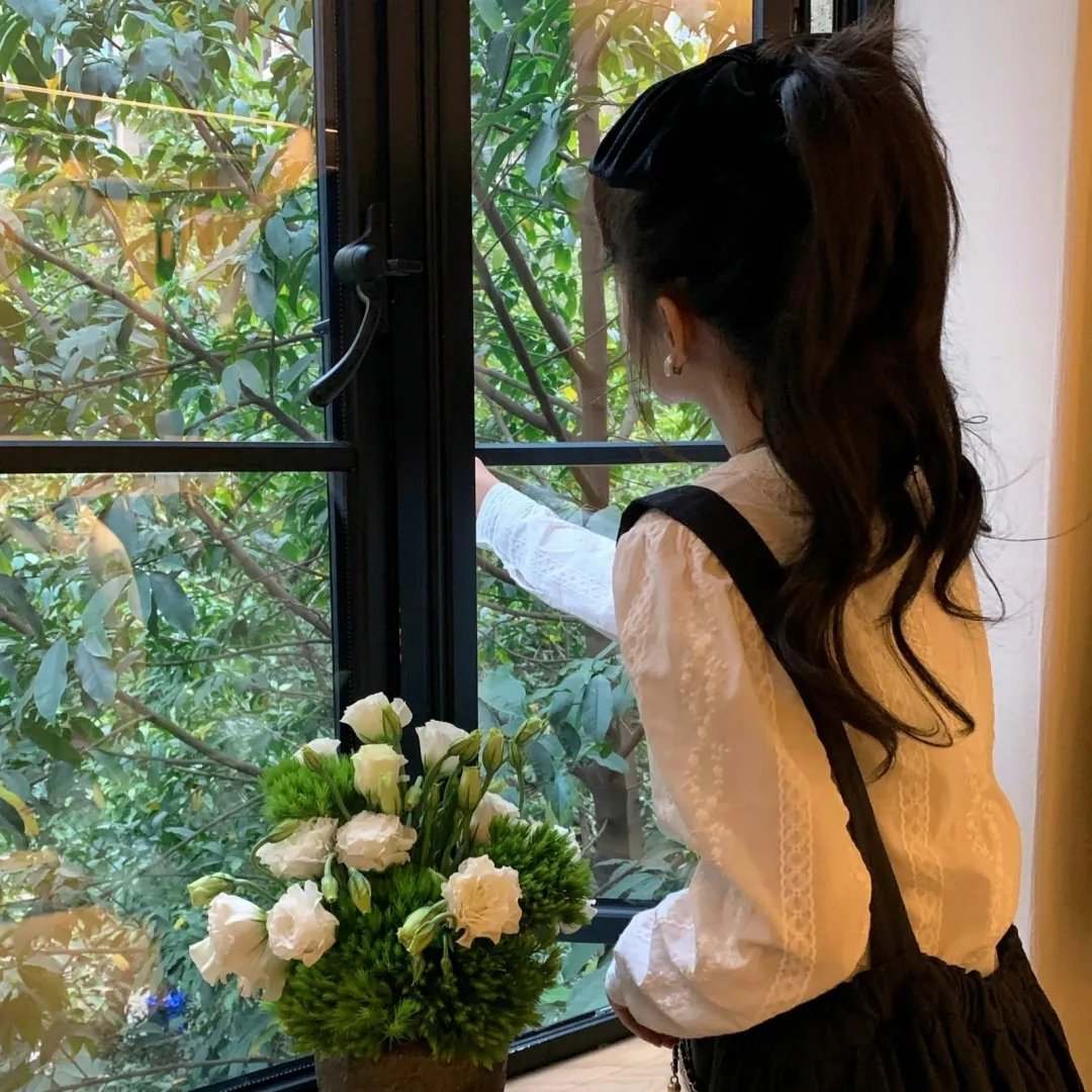 一眼秋水不见深